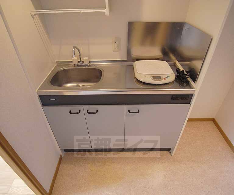 キッチン　冷蔵庫置き場あります。