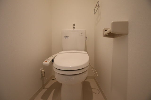 トイレ　※別室の参考写真の為、現況優先です。