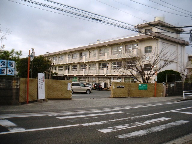 中学校　北九州市立曽根中学校（中学校）まで750m