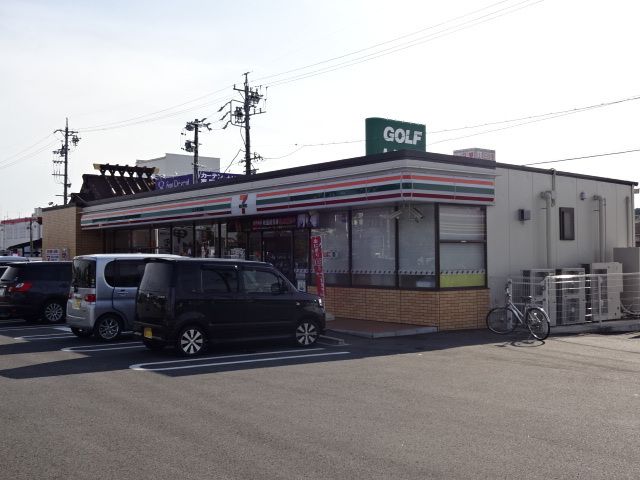 コンビニ　セブンイレブン（コンビニ）まで300m