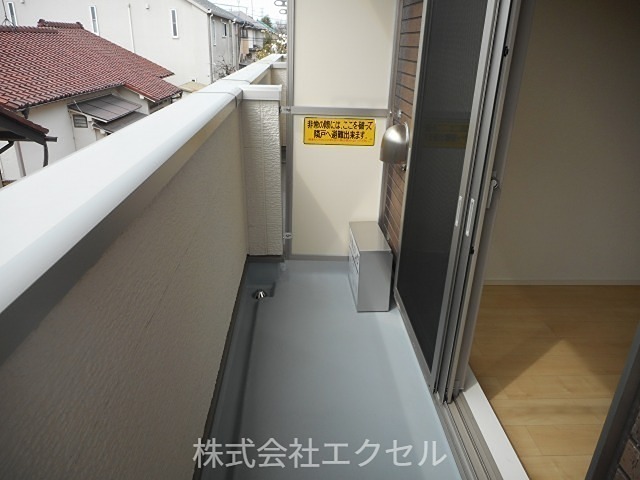 バルコニー　南向きで日当たり良好なバルコニーです。