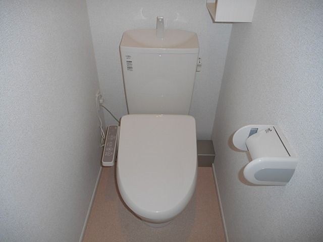 トイレ　温水洗浄便座です。