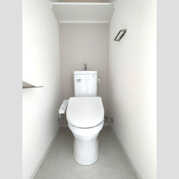 トイレ　落ち着いた色調のトイレです