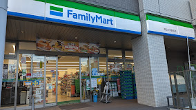 コンビニ　ファミリーマート 県立大学駅前店（コンビニ）まで616m