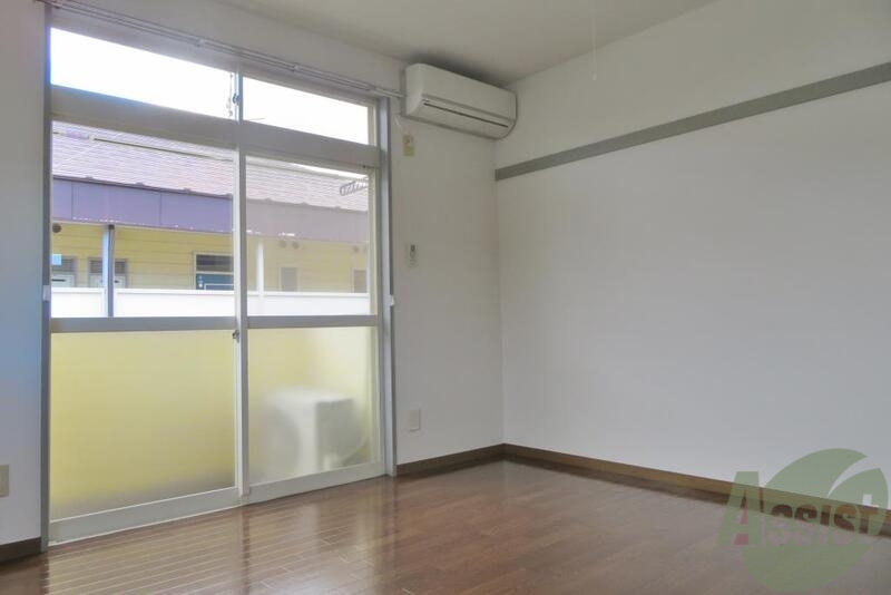 居室・リビング　広々とした９．５帖のお部屋で開放感のあるお部屋です
