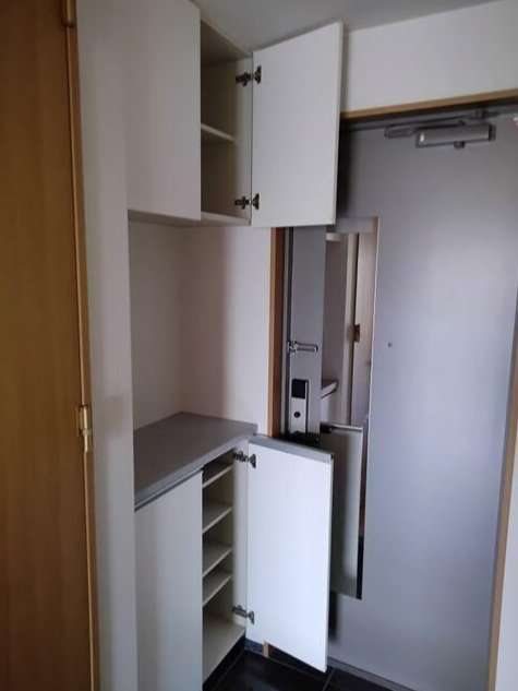 玄関　※写真は他号室です