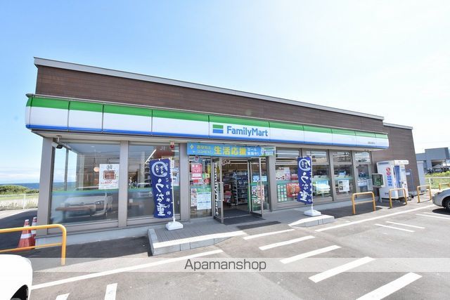 コンビニ　ファミリーマート（コンビニ）まで317m