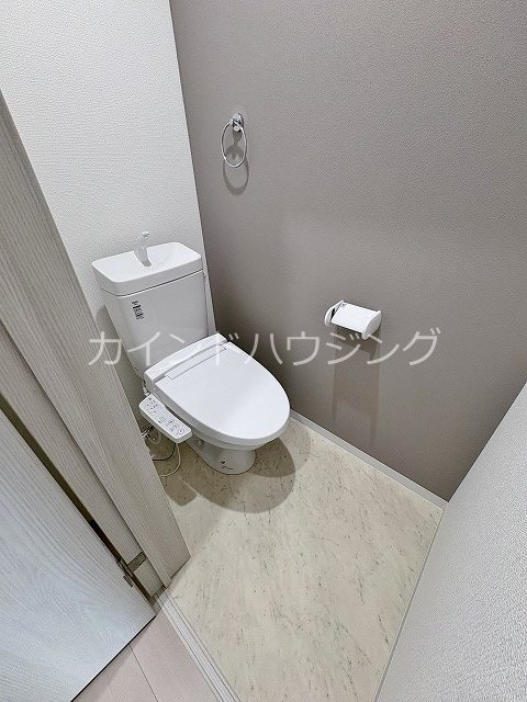 トイレ　温水洗浄便座