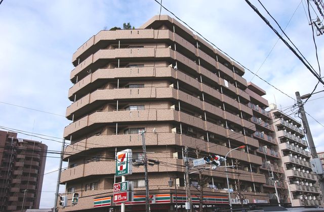 建物外観　戸田公園駅徒歩７分♪１階がコンビニだからこその便利な暮らしが