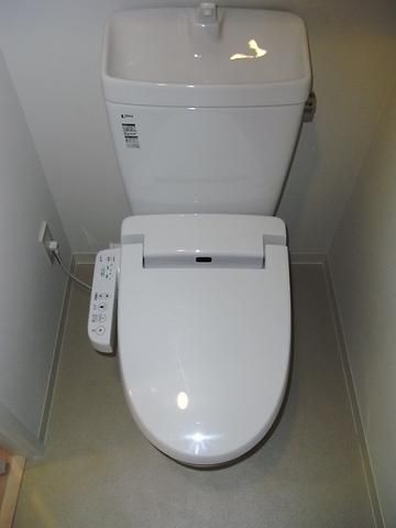 トイレ　温水洗浄機能付き暖房便座