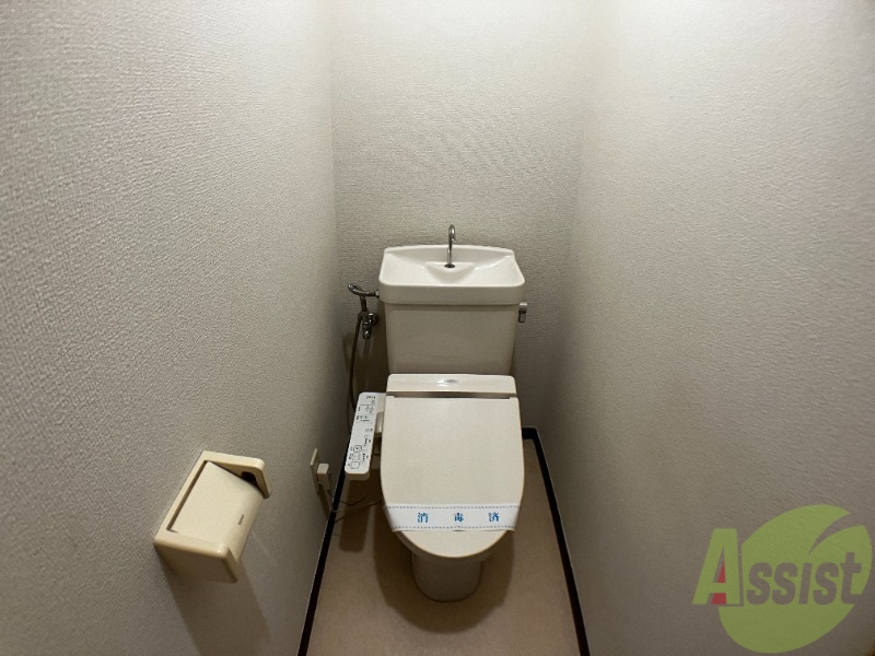 トイレ　トイレはウォシュレット機能付きで、快適にお過ごしいただけます