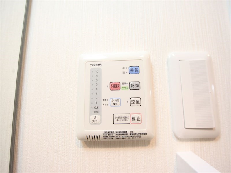 その他設備　浴室暖房乾燥機付き