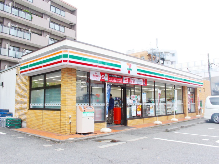 コンビニ　セブンイレブン（コンビニ）まで608m