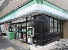 コンビニ　ファミリーマート 新代田駅前店（コンビニ）まで377m