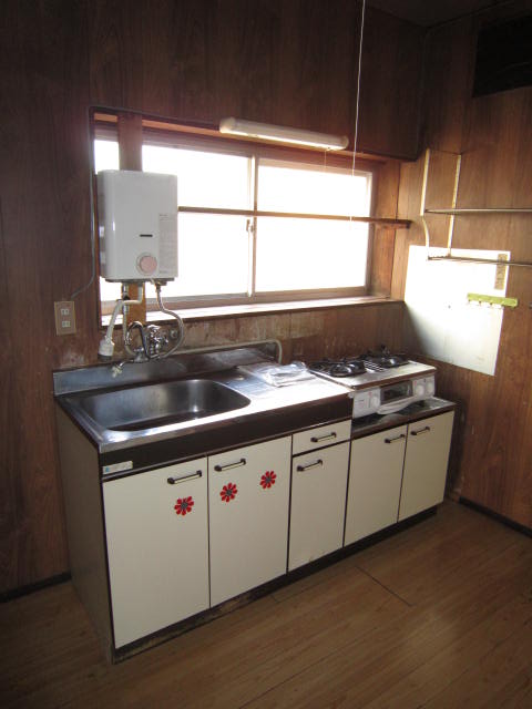 キッチン　※現在湯沸し器はございません。