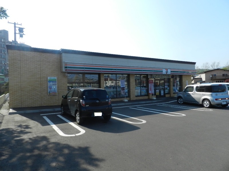 コンビニ　セブンイレブン 登別鷲別町5丁目店（コンビニ）まで351m