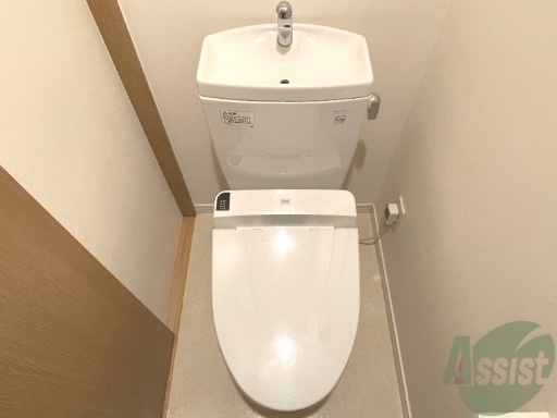 トイレ　トイレはウォシュレット機能付きです。安心して使用できますね。