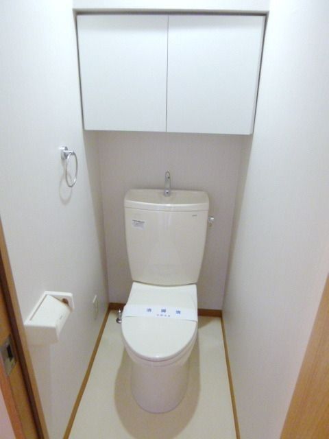 トイレ　★上部には棚付きトイレ★