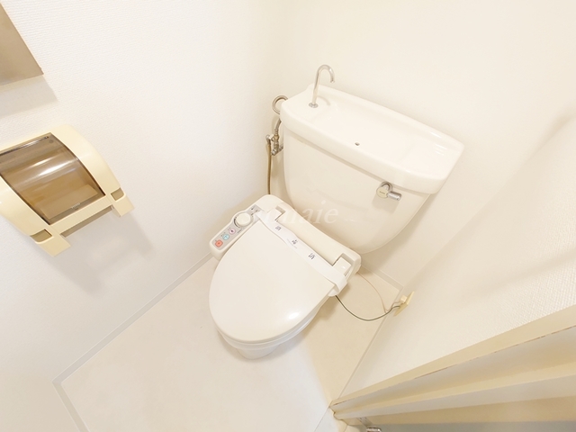 トイレ　温水洗浄便座付きトイレです☆