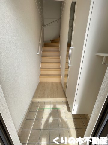 玄関　同タイプのお部屋です（現況を優先します）