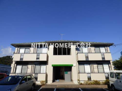 建物外観　コンビニやスーパーなどが徒歩近くて便利な立地です☆彡