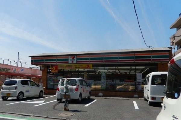 コンビニ　セブンイレブン（コンビニ）まで450m