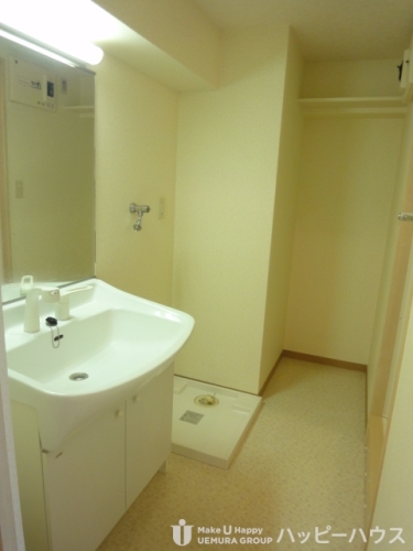 洗面設備　同物件の同間取りのお写真です。現況優先でお願いします。