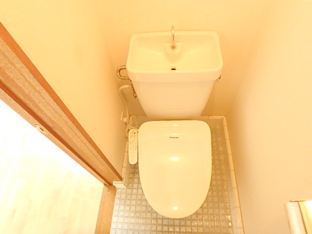 トイレ　※写真は２０４号室のものです
