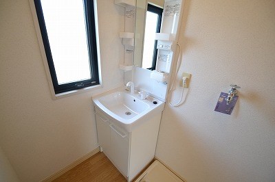洗面設備　朝に便利な独立洗面台完備♪