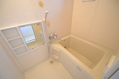 バス・シャワールーム　追い焚き完備の綺麗な浴室♪