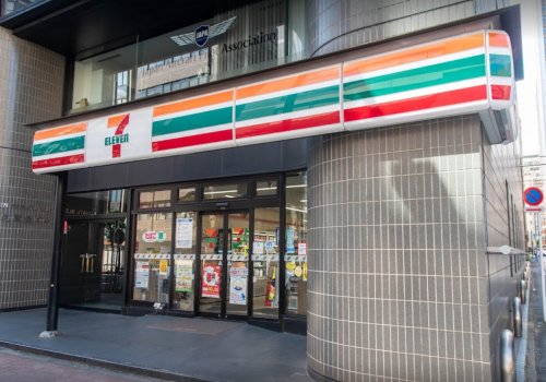 コンビニ　セブンイレブン 新橋5丁目店（コンビニ）まで59m