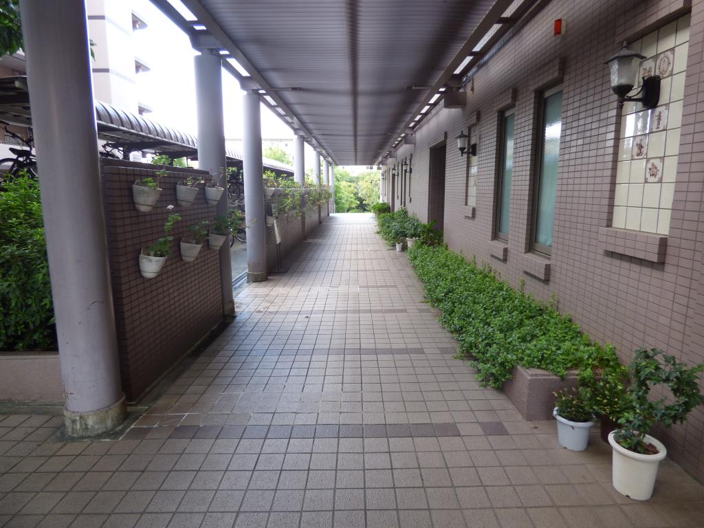 ロビー　お洒落な通路で通勤しましょ