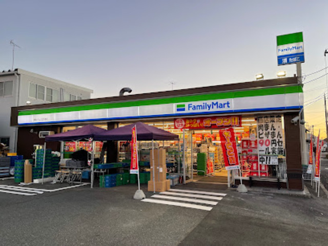 コンビニ　ファミリーマート稲城いちょう並木通店（コンビニ）まで545m