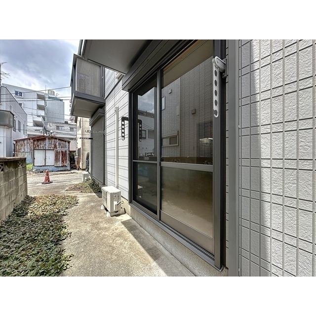 庭　洗濯物の外干しもできます