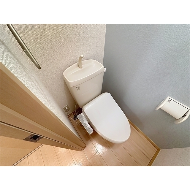 トイレ　快適なシャワートイレです