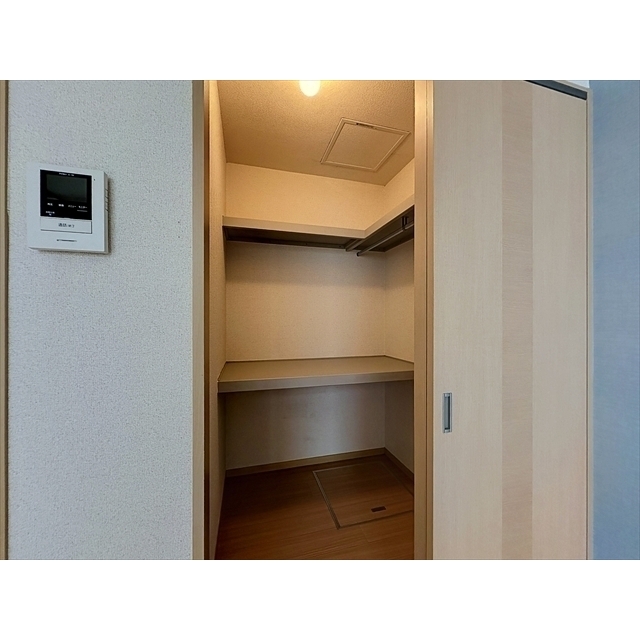 収納　たっぷりしまえるウォークインクローゼット