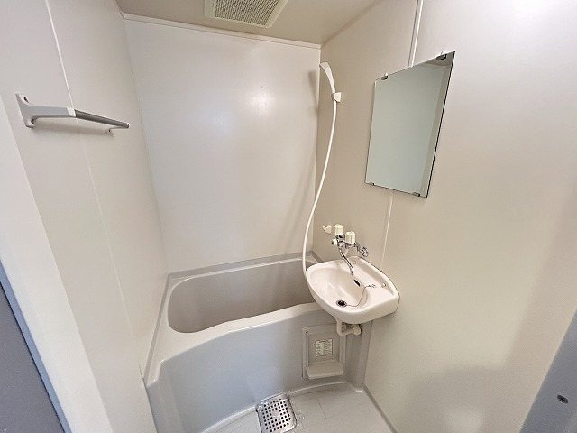 バス・シャワールーム　同マンション別部屋
