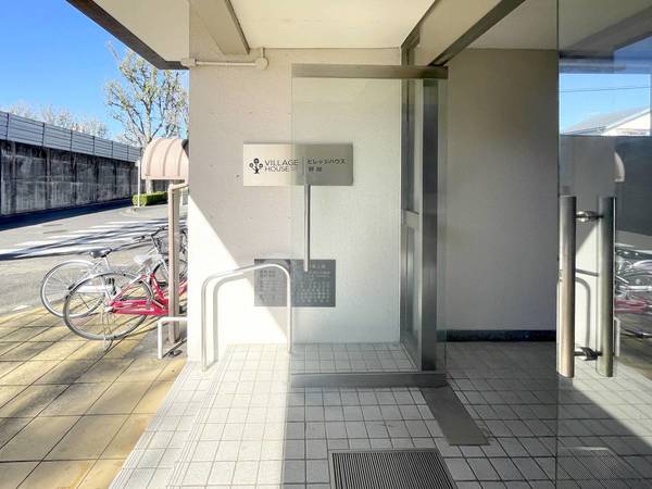 エントランス　落ち着いたエントランスです