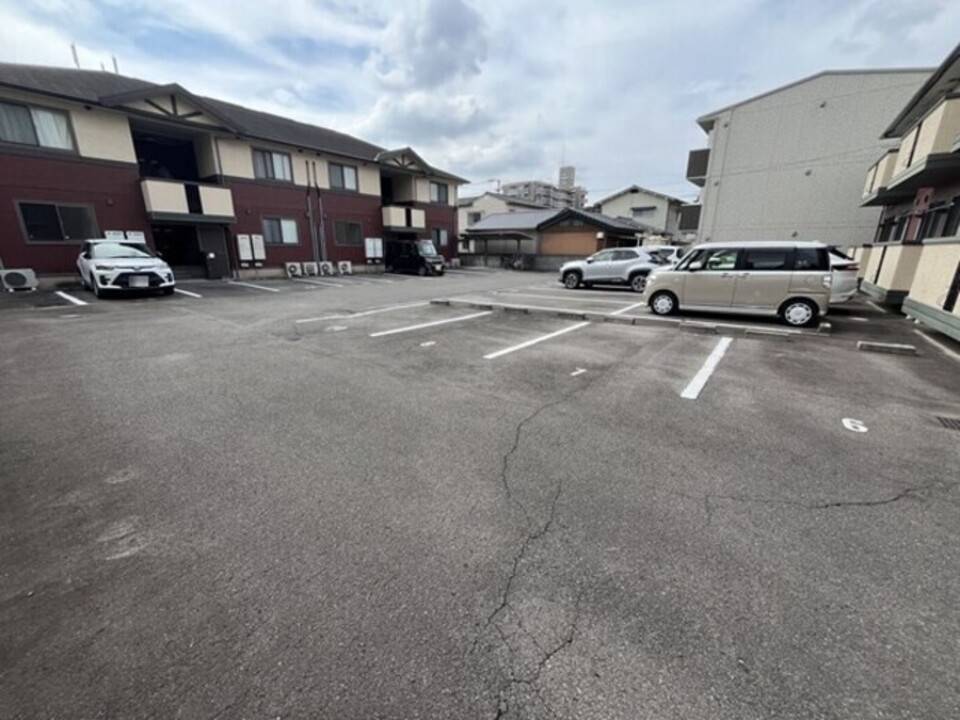 駐車場　駐車場