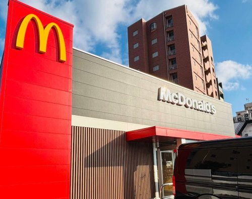 飲食店　マクドナルド 緑地南店（飲食店）まで484m