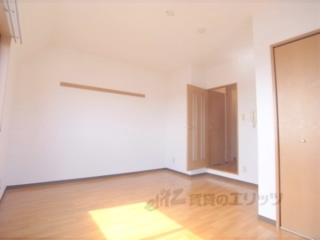 居室・リビング　キレイなお部屋です。