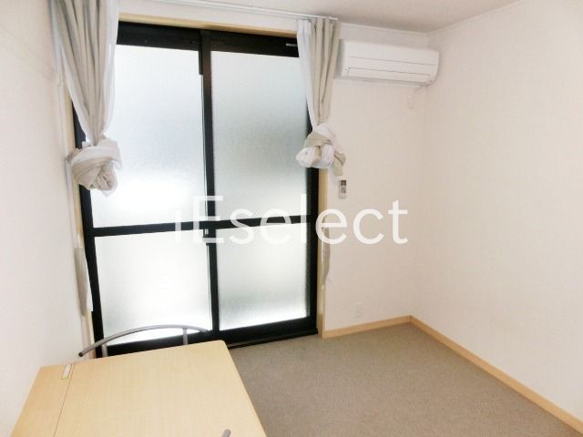 居室・リビング　家具家電付きのお部屋です。