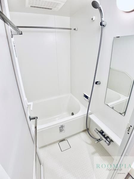 バス・シャワールーム　※同タイプの別のお部屋です。
