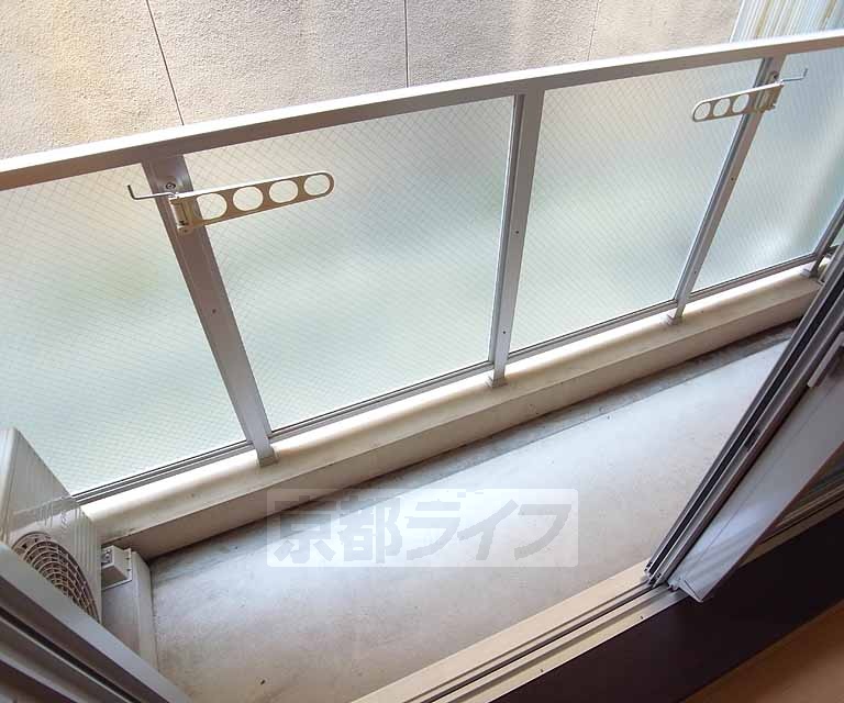 バルコニー　中々広いバルコニですね。