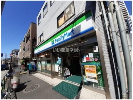 コンビニ　ファミリーマート北新宿大久保通り店（コンビニ）まで402m