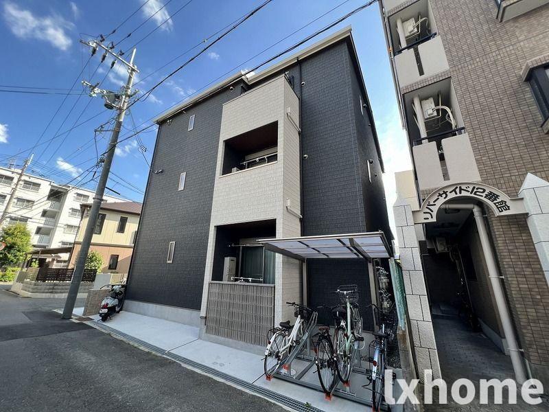 エントランス　落ち着いたエントランスです