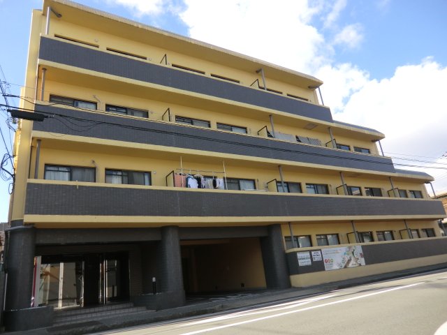 建物外観　防犯カメラ付きでセキュリティ安心☆