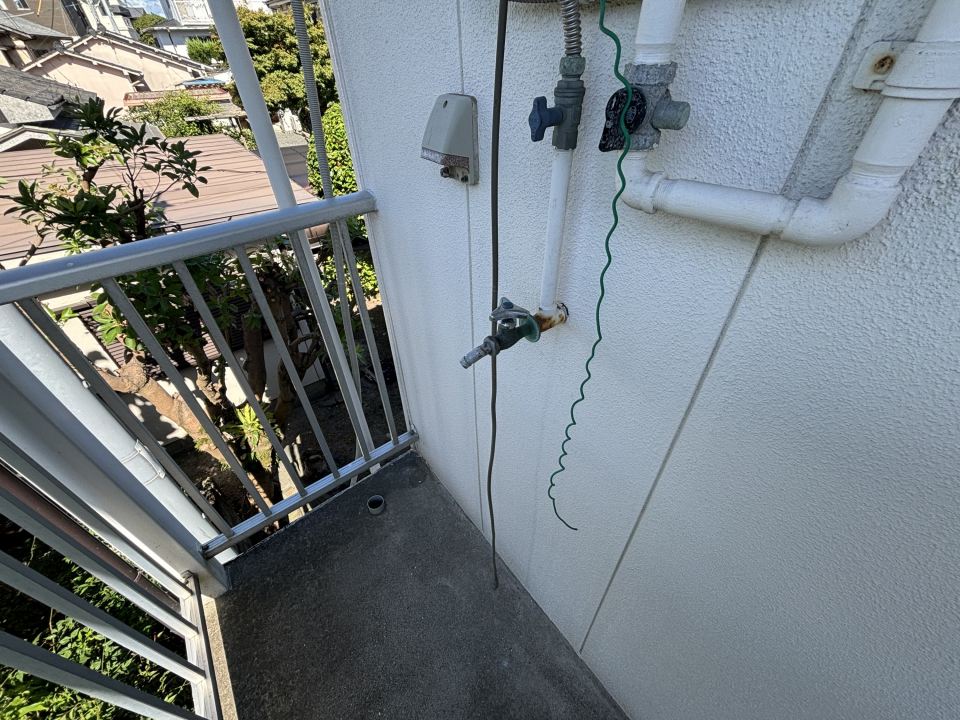 その他　洗濯機置き場は玄関横です