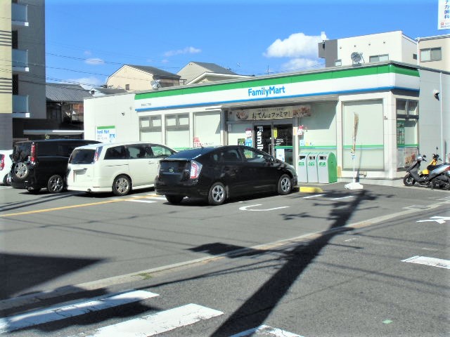 コンビニ　ファミリーマート東粉浜三丁目店（コンビニ）まで200m