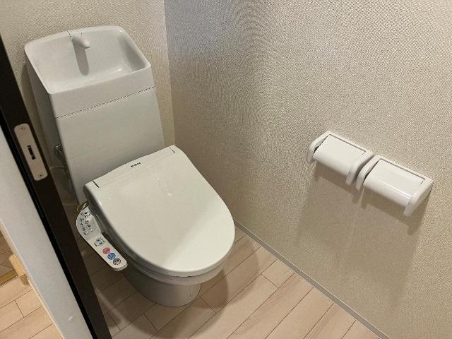 トイレ　色合いは異なる可能性あります。（イメージ）